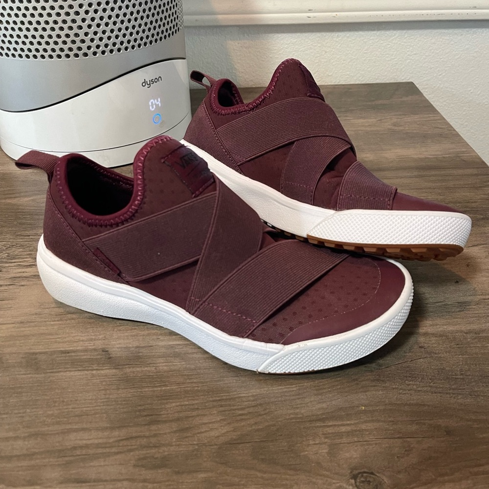 Womens VANS slip on shoes size 7 (Burgundy and white color)